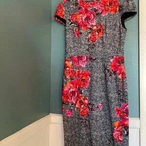 Betsy Johnson size 6 - pencil dress with cap sleeves - black and white